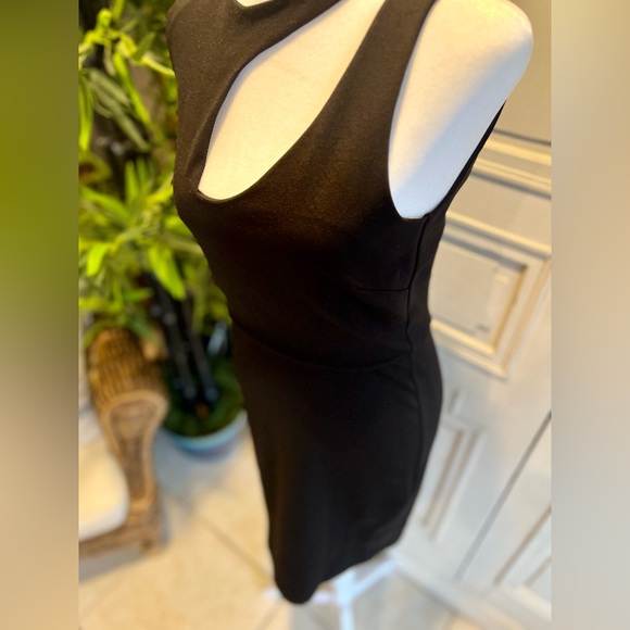 BEBE Black Cutout Shoulder Dress Size Medium - Picture 14 of 15
